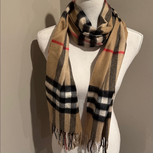 Burberry 🎉host pickx2🎉NWT Authentic Signature Check Cashmere Scarf - Picture 10 of 10